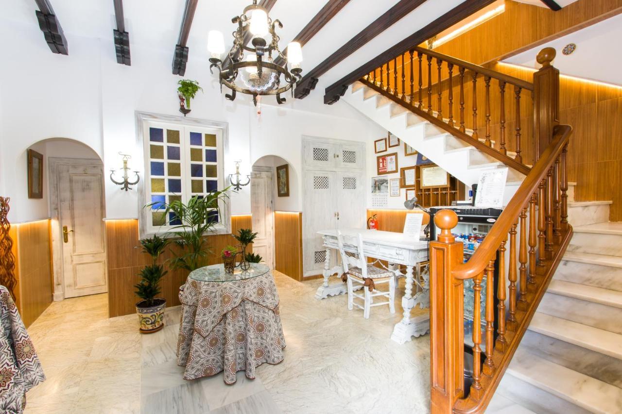 Hostal La Estrella Marbella Zewnętrze zdjęcie